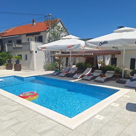 Holiday House Daisy Prapatnica Exterior photo
