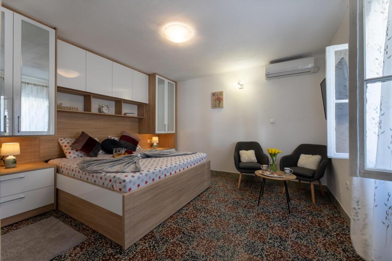 Holiday House Daisy Prapatnica Exterior photo