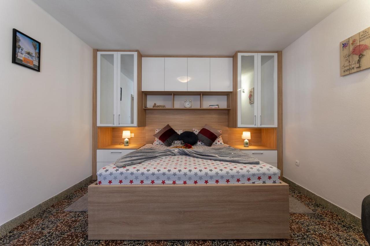 Holiday House Daisy Prapatnica Exterior photo