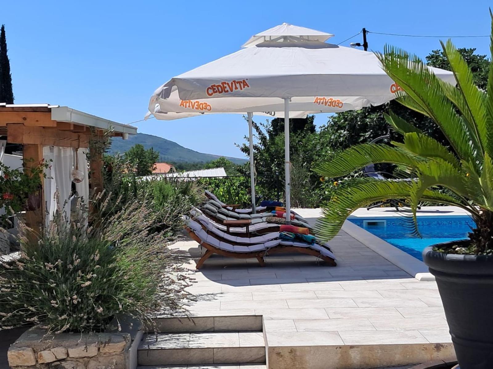 Holiday House Daisy Prapatnica Exterior photo